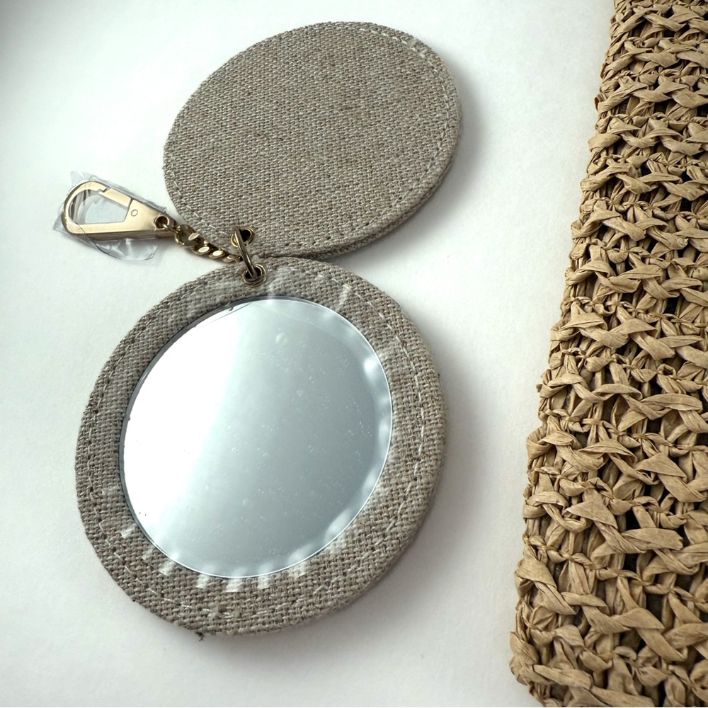 Dior Solar Limited-Edition Summer Raffia Pouch - Picture 7 of 8
